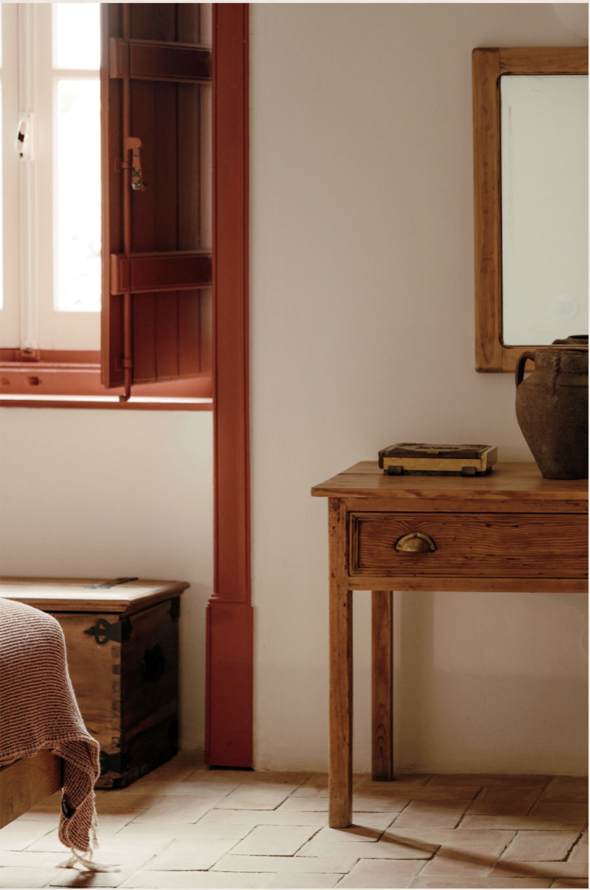 Warm timber details in a bedroom at Quinta do Pinheiro